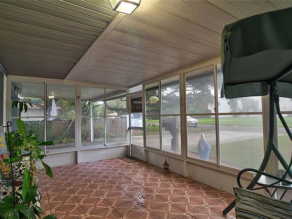 4th image of 868 75th Ave N
