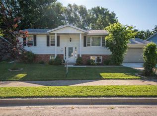 112 N Hazel St, Chillicothe, IL 61523