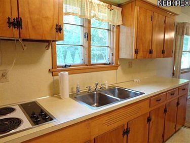 4th image of 2835 Gretchen Dr NE