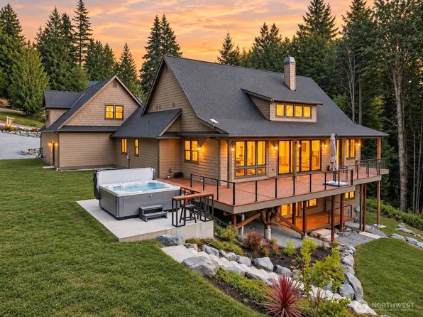 17345 Olympic Pl, Mount Vernon, WA 98274