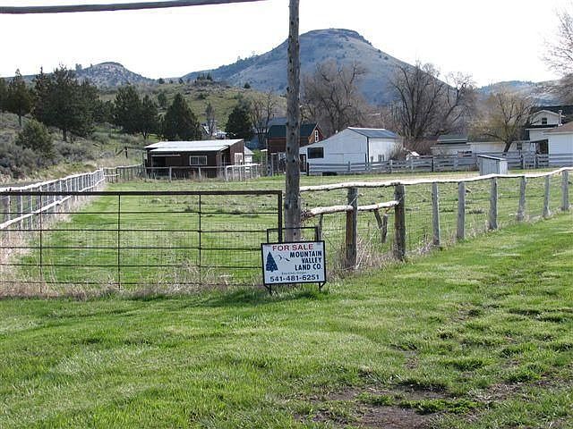 2nd image of 106 1st St