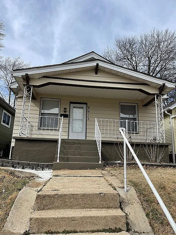 4613 Ray Ave photo 1