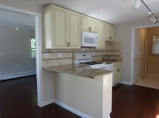 31 Buckingham Pl, Norwalk, CT 06851