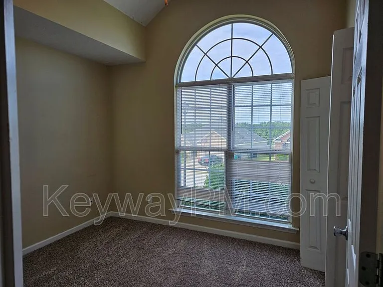 450 Lory Ln — Photo 8