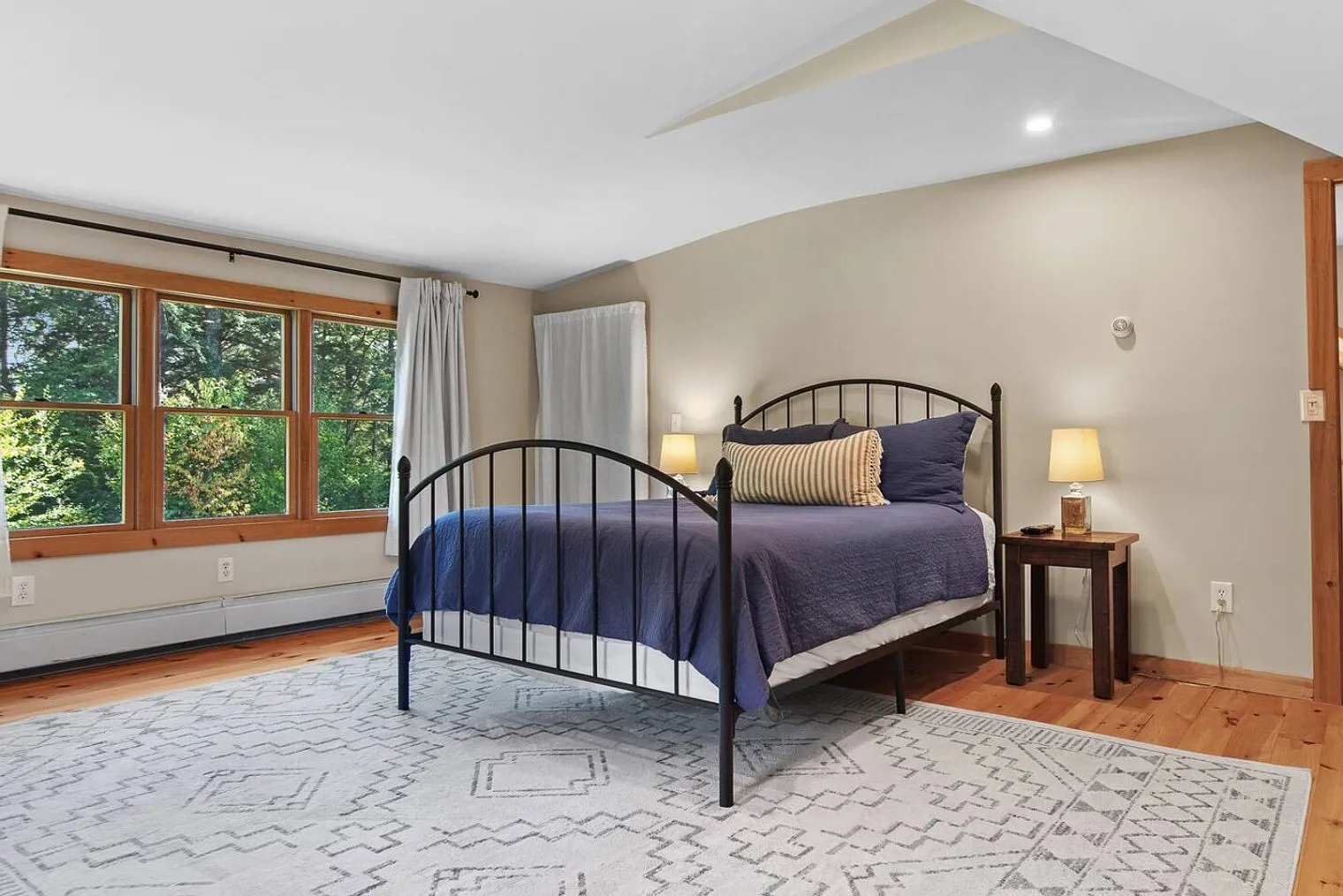 3 bed, 2.0 bath, $7,131 — Photo 3