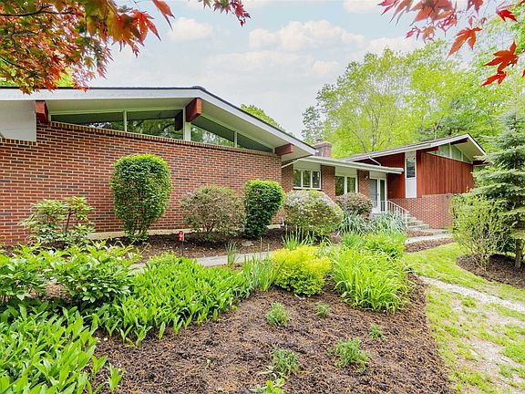 3rd image of 62 Rogers Rd