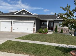 7330 Fuji Ln, Lincoln, NE 68516