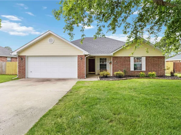 17 W Briarmeadow St, Farmington, AR 72730