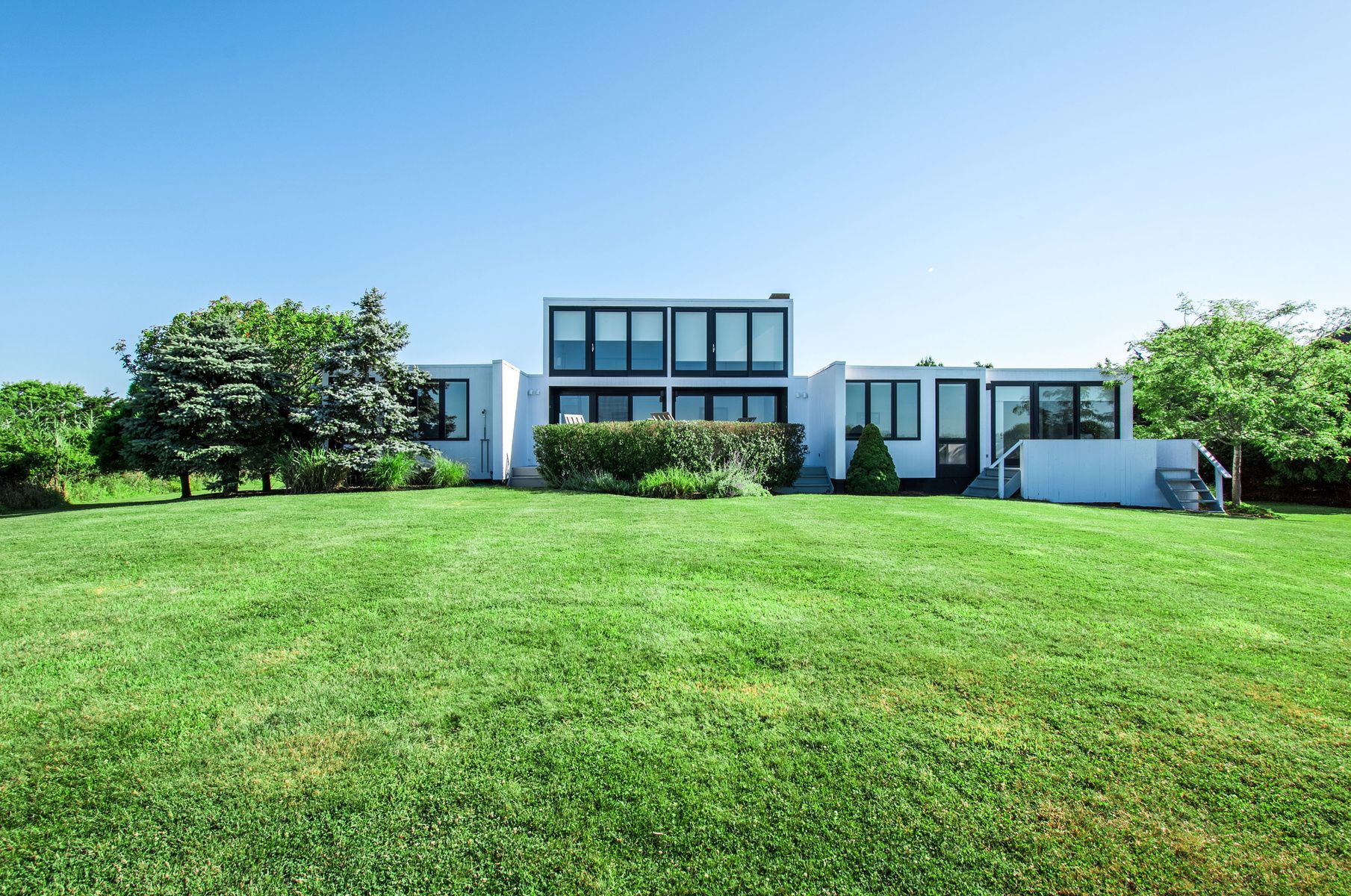 157 Seascape Ln, Sagaponack, NY 11962 Out East