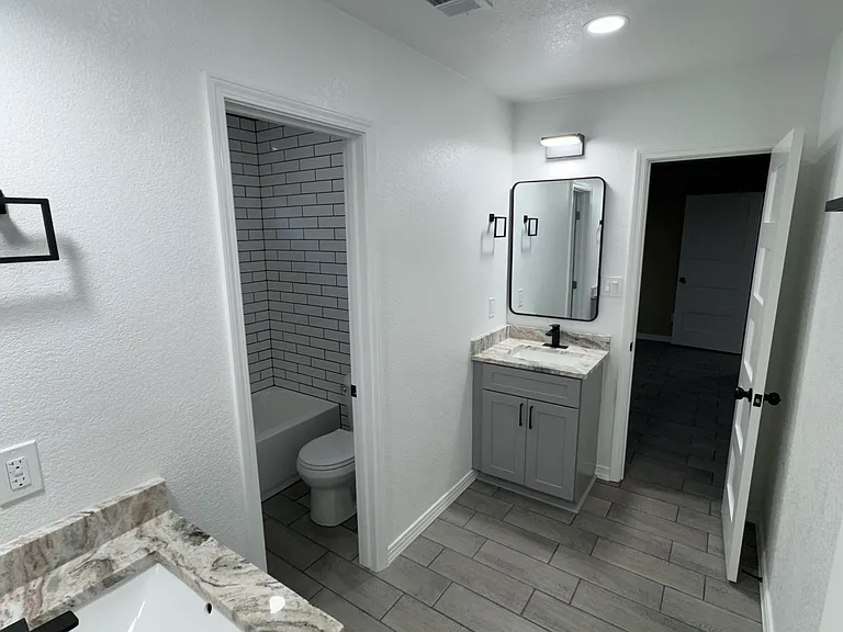 109 Cuchens Ln #B — Photo 3