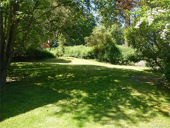 5th image of 422 106th Avenue Ct E