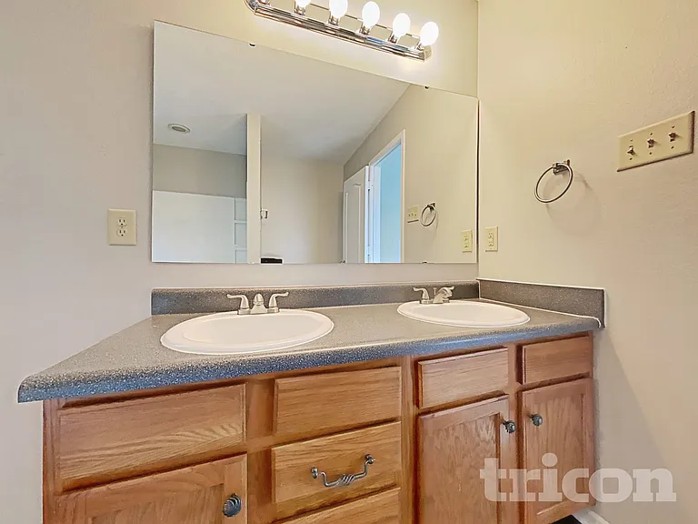 7921 Crackling Ln — Photo 7