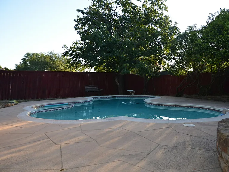 2401 Westridge Dr — Photo 3