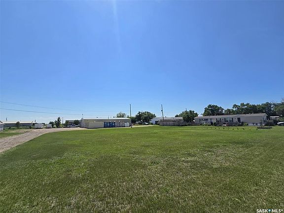 5th image of 412 Railway AVENUE