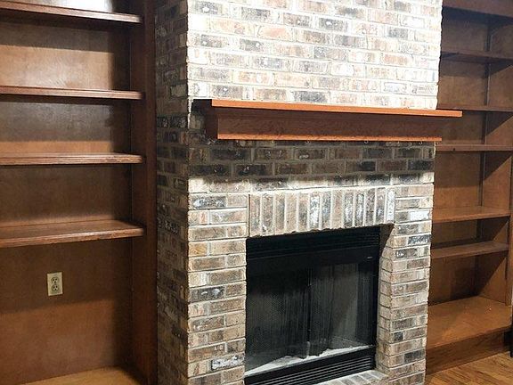4th image of 850 N Fordham Ave