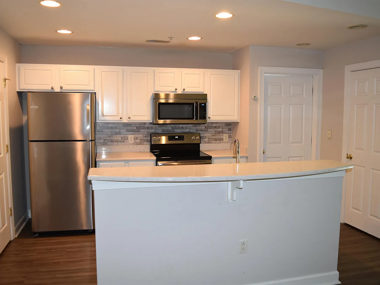718 West Trade Street #409 - Yancey - 409 — Photo 2