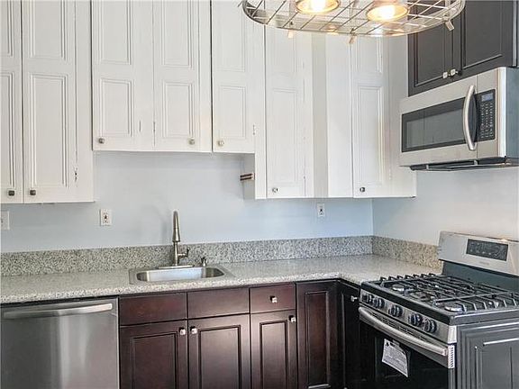4th image of 2828 Camp St APT 4