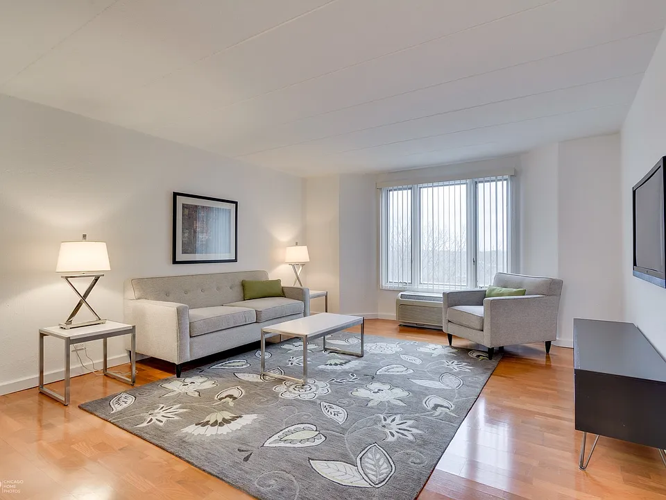 1 Renaissance Pl #511