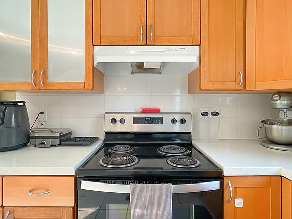 5th image of 4060 Burton Ave