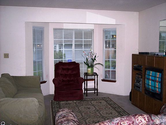 Formal Living Room w/Bay Windows