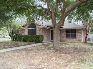 816 Vicksburg Ln, Burleson, TX 76028