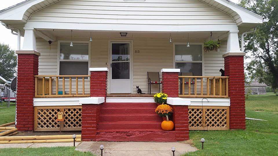 1st image of 713 N School St