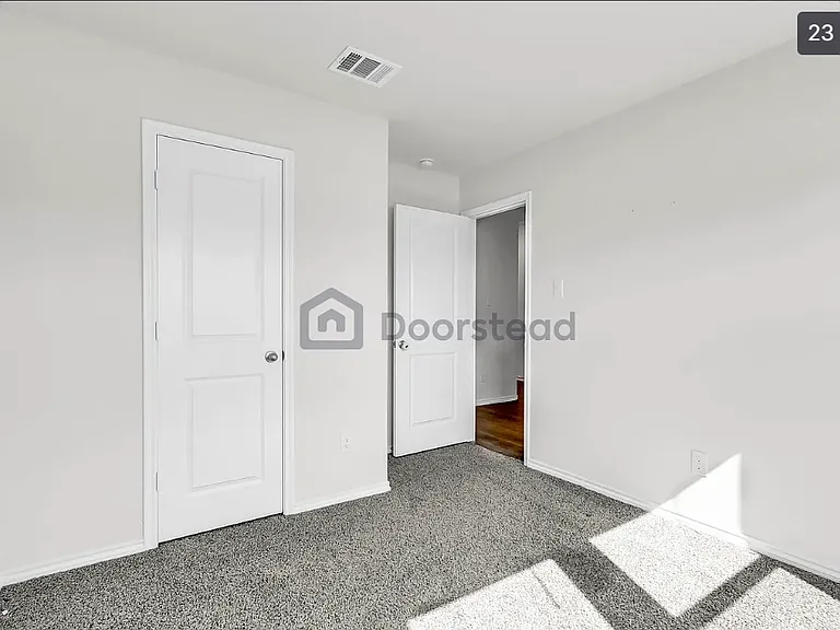 13009 Enclave Pkwy — Photo 4