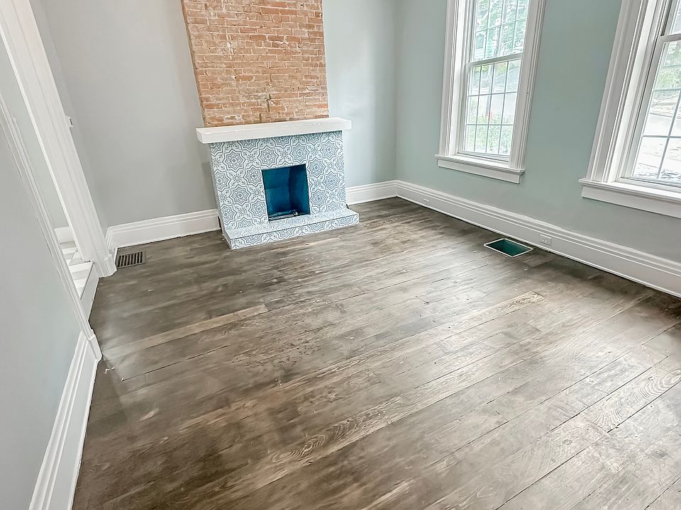 1st image of 435 Collins Ave #1