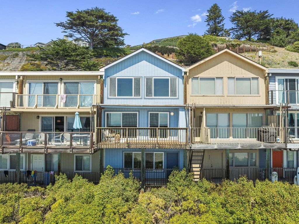 392 Oceanview Dr, Watsonville, CA - View 2