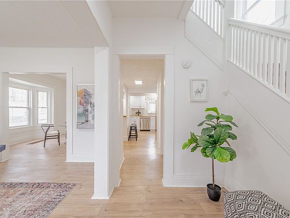 3rd image of 297 Knickerbocker Ave
