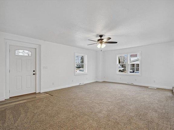 4th image of 313 1st Ave N