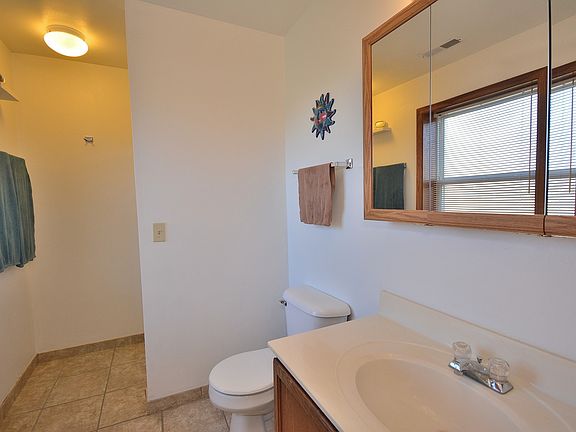 4th image of N25W24037 River Park Dr