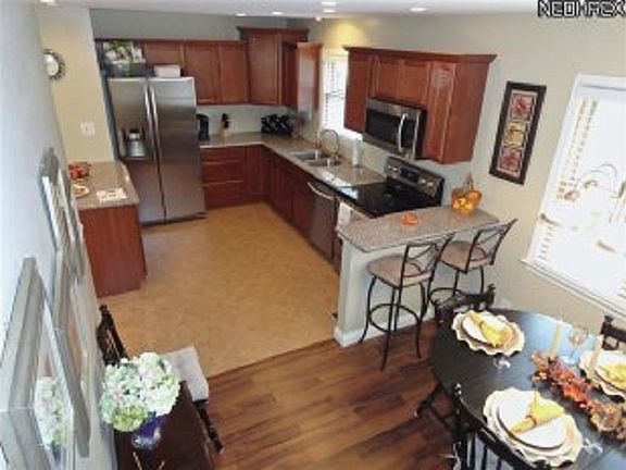 3rd image of 25575 Chatworth Dr