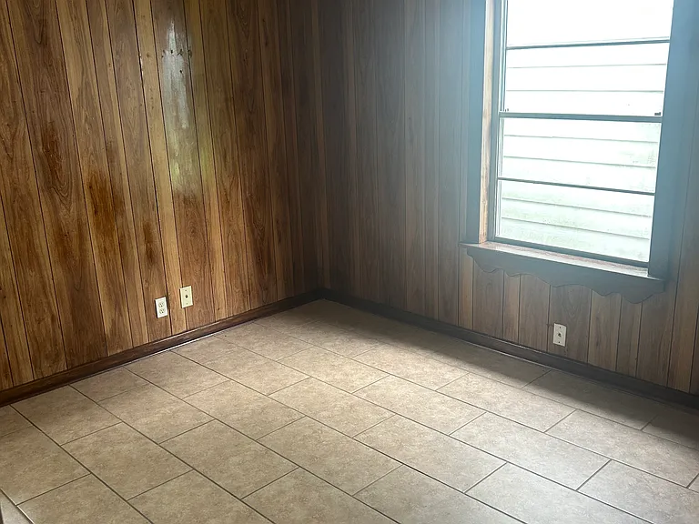 516 Mobile Dr — Photo 8