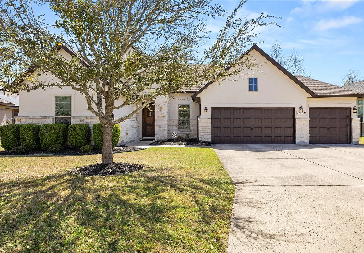 3 bed, 2.5 bath, 2197 sqft, $3,000 — Photo 2