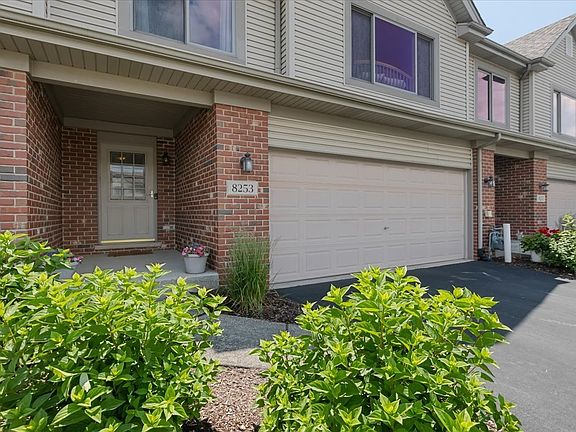 3rd image of 8253 Auburn Ln