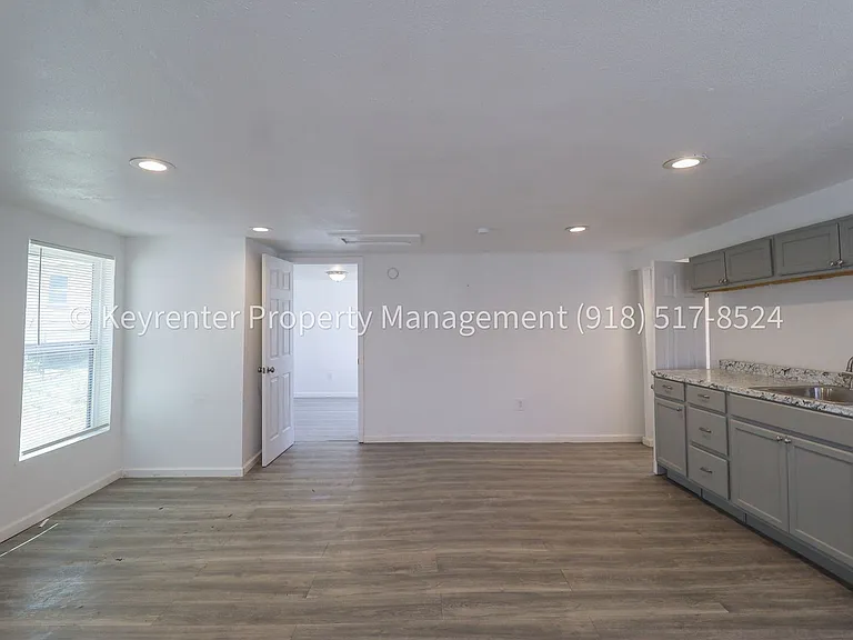 732 N Victor Ave — Photo 21
