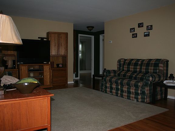 5th image of 131 Normanor Dr