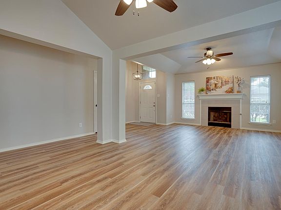 5th image of 2116 Newport Dr