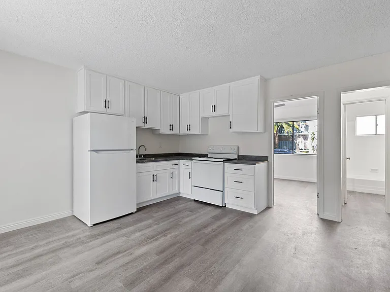Baldwin Hills Apartments — Photo 10