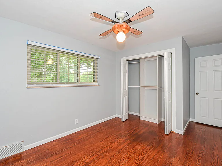 819 Renee Ln — Photo 26