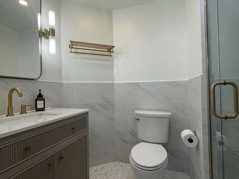 2822 Van Ness Ave — Photo 14