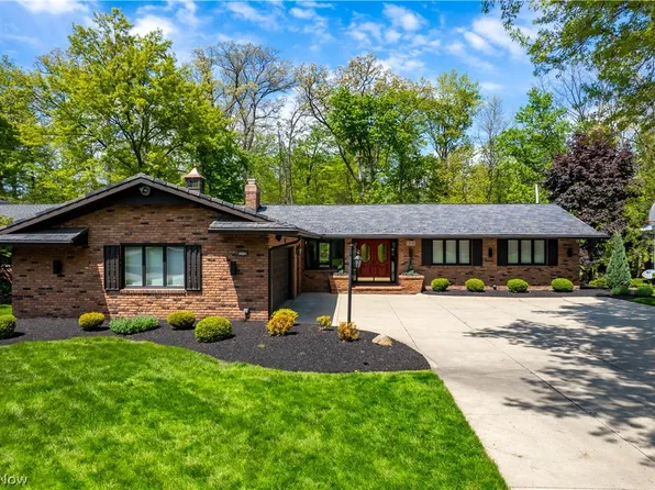 13730 Arrowhead Trl, Middleburg Heights, OH 44130