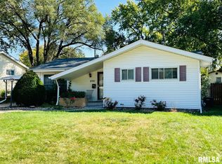 2701 Crestview Dr, Bettendorf, IA 52722