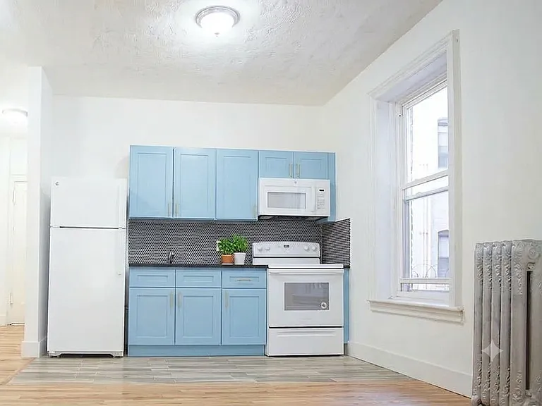 134 E 59th St #1 — Photo 1