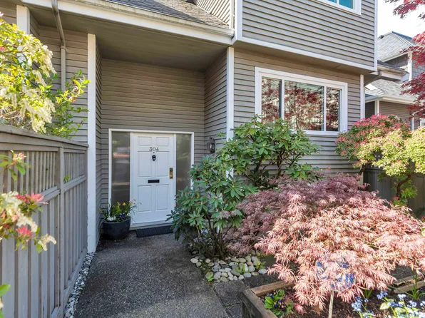 223 Keith Rd E #304, North Vancouver, BC V7J 2J4