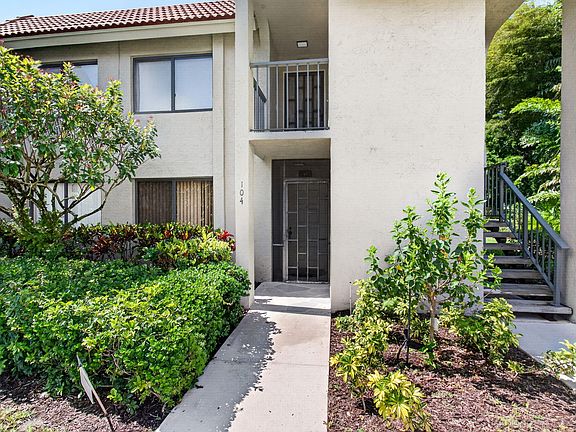 2nd image of 5561 Fairway Park Drive #104