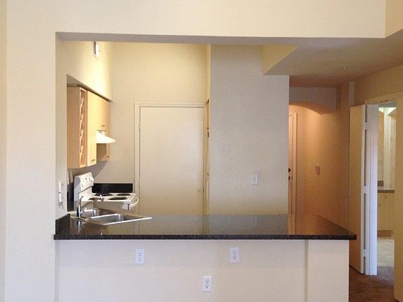 3rd image of 100 4th Ave S APT 422