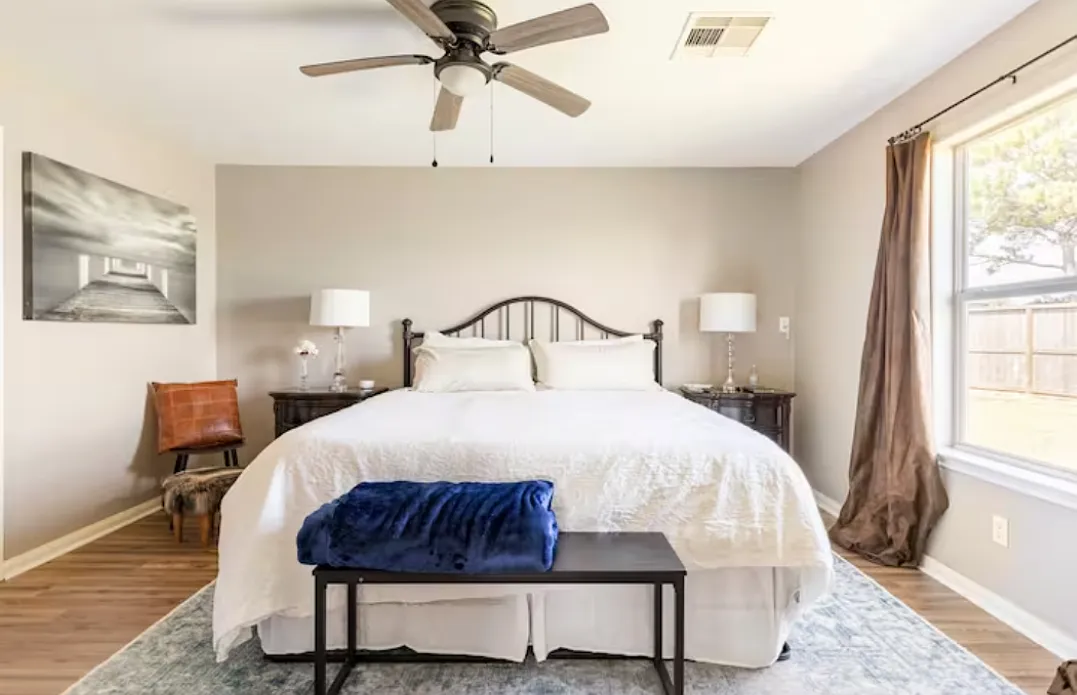 4 bed, $3,900 — Photo 2