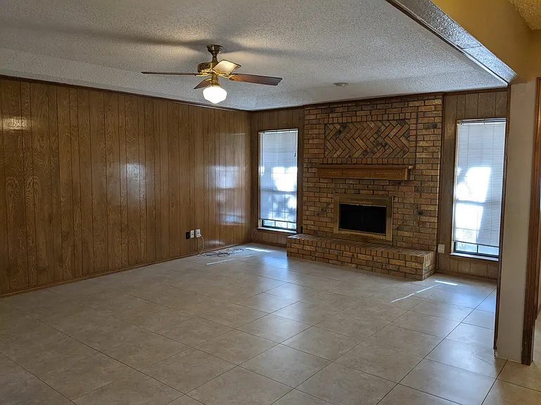 204 Bremen Dr — Photo 6